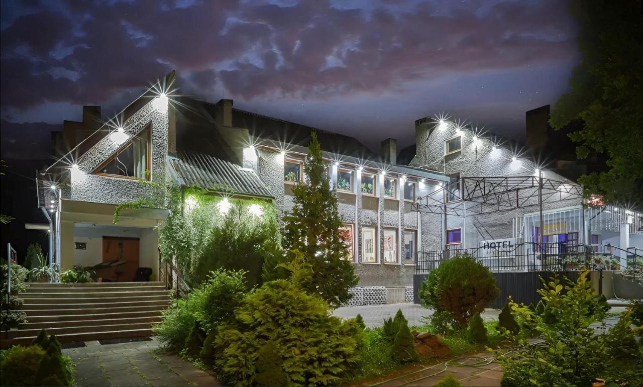 Dukat Hotel Horyniec Exterior photo